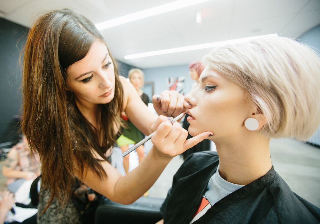Joley Halby of AJF Academy doing the makeup of model Kayleigh